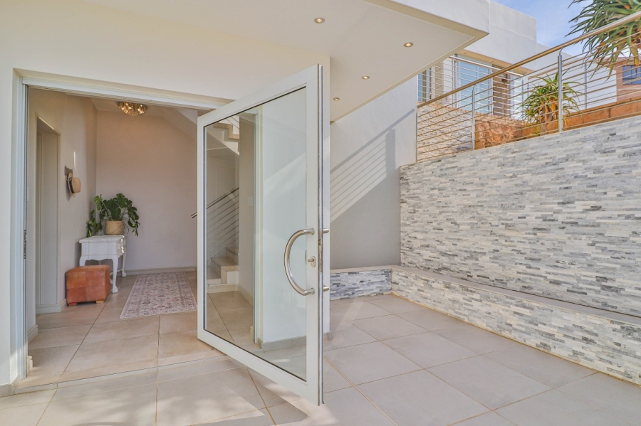 4 Bedroom Property for Sale in Hartenbos Heuwels Western Cape